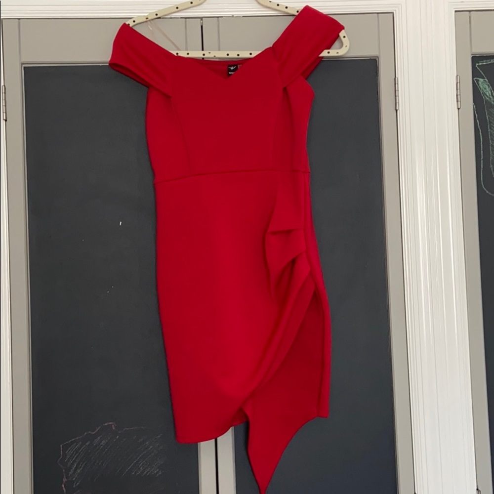 Off-the-shoulder dress with slit